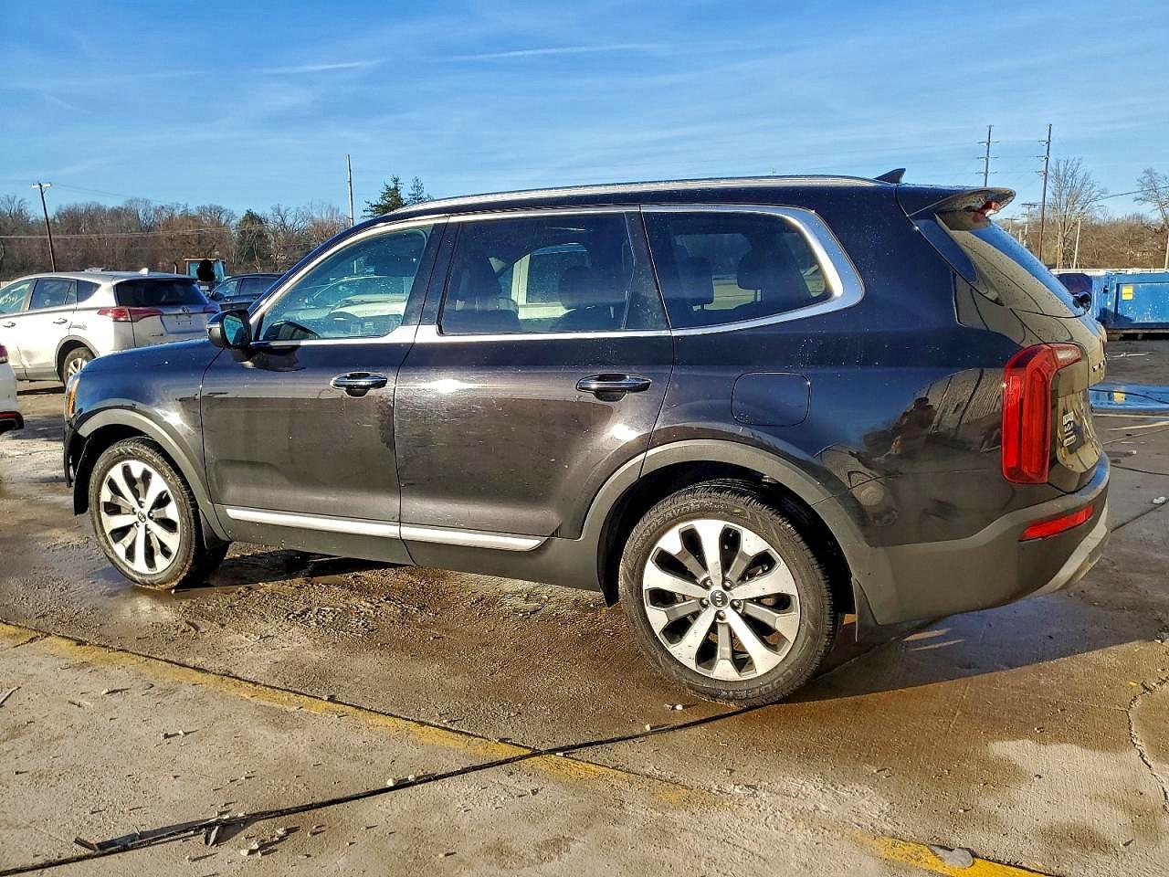 2021 KIA TELLURIDE S photo 2
