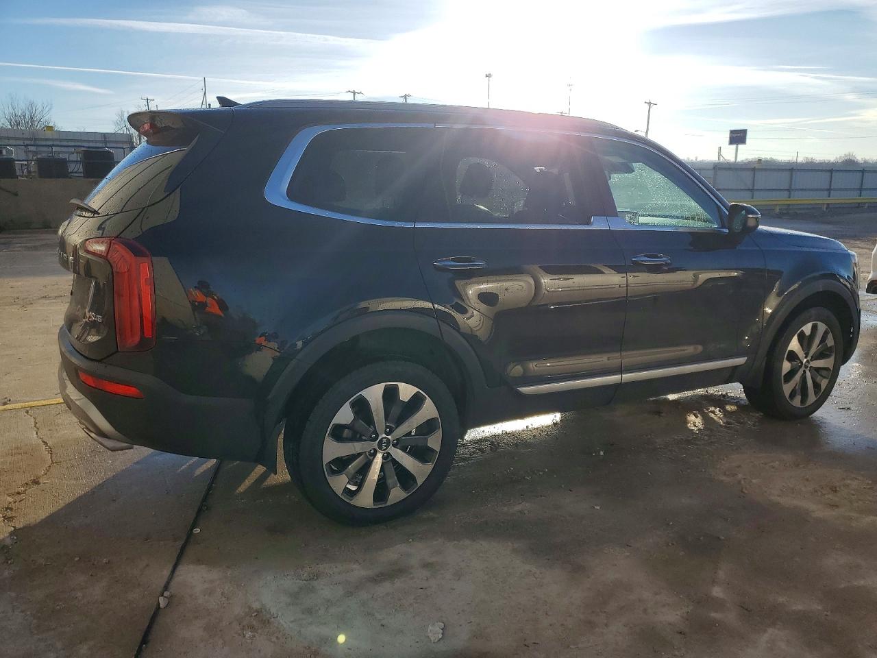 2021 KIA TELLURIDE S photo 3