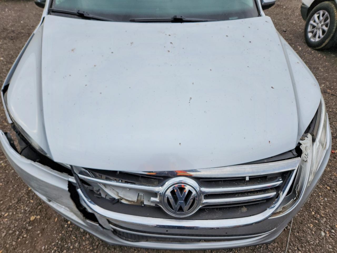 2011 VOLKSWAGEN TIGUAN S photo 12
