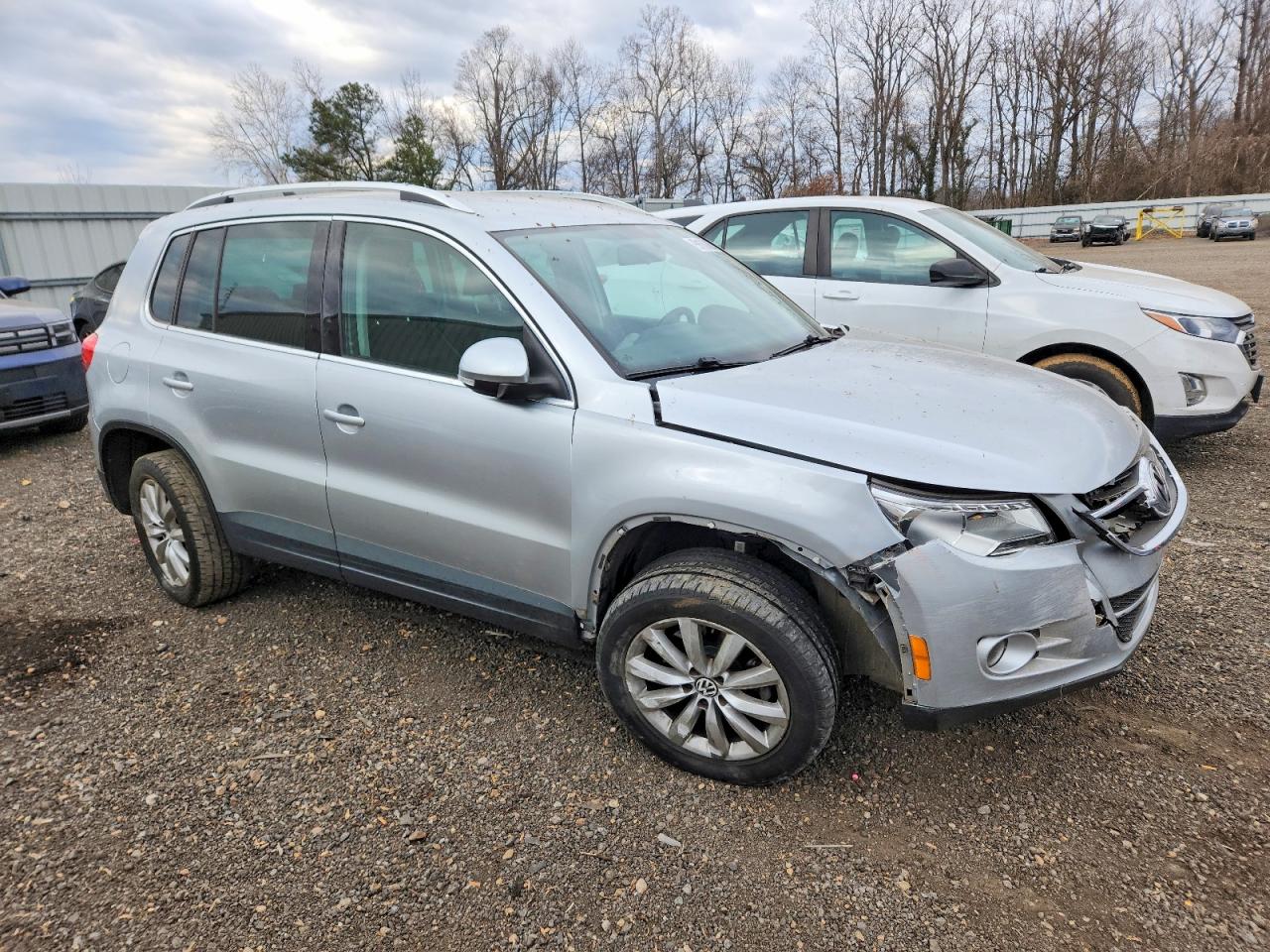 2011 VOLKSWAGEN TIGUAN S photo 4