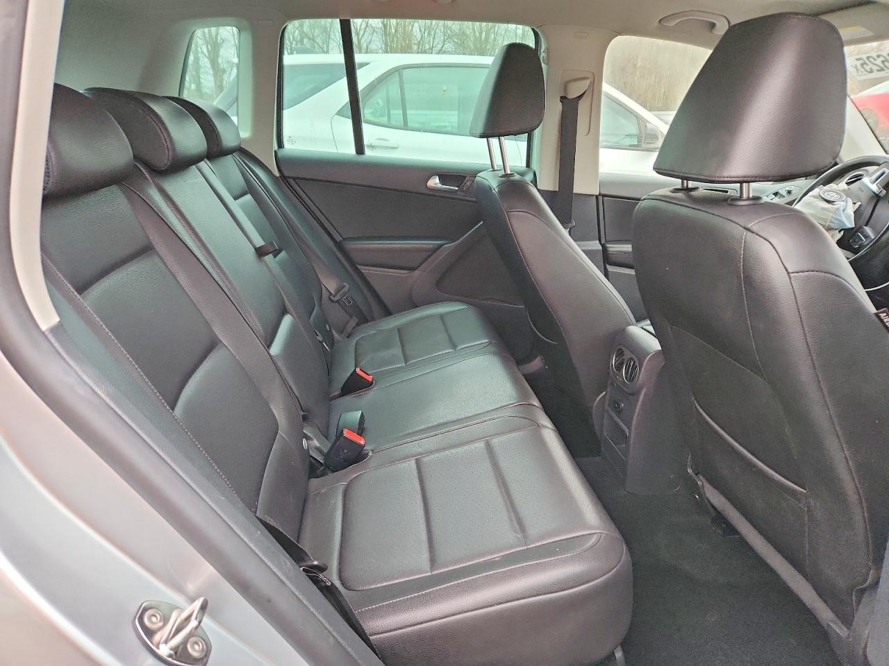 2011 VOLKSWAGEN TIGUAN S photo 11