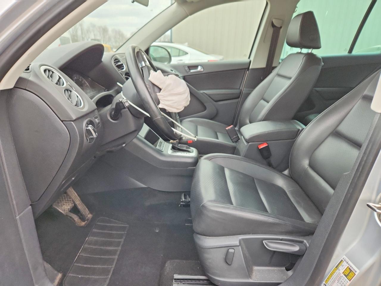 2011 VOLKSWAGEN TIGUAN S photo 7