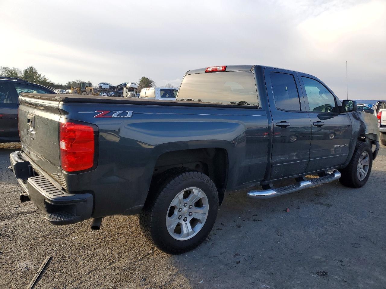 2018 CHEVROLET SILVERADO K1500 LT photo 3