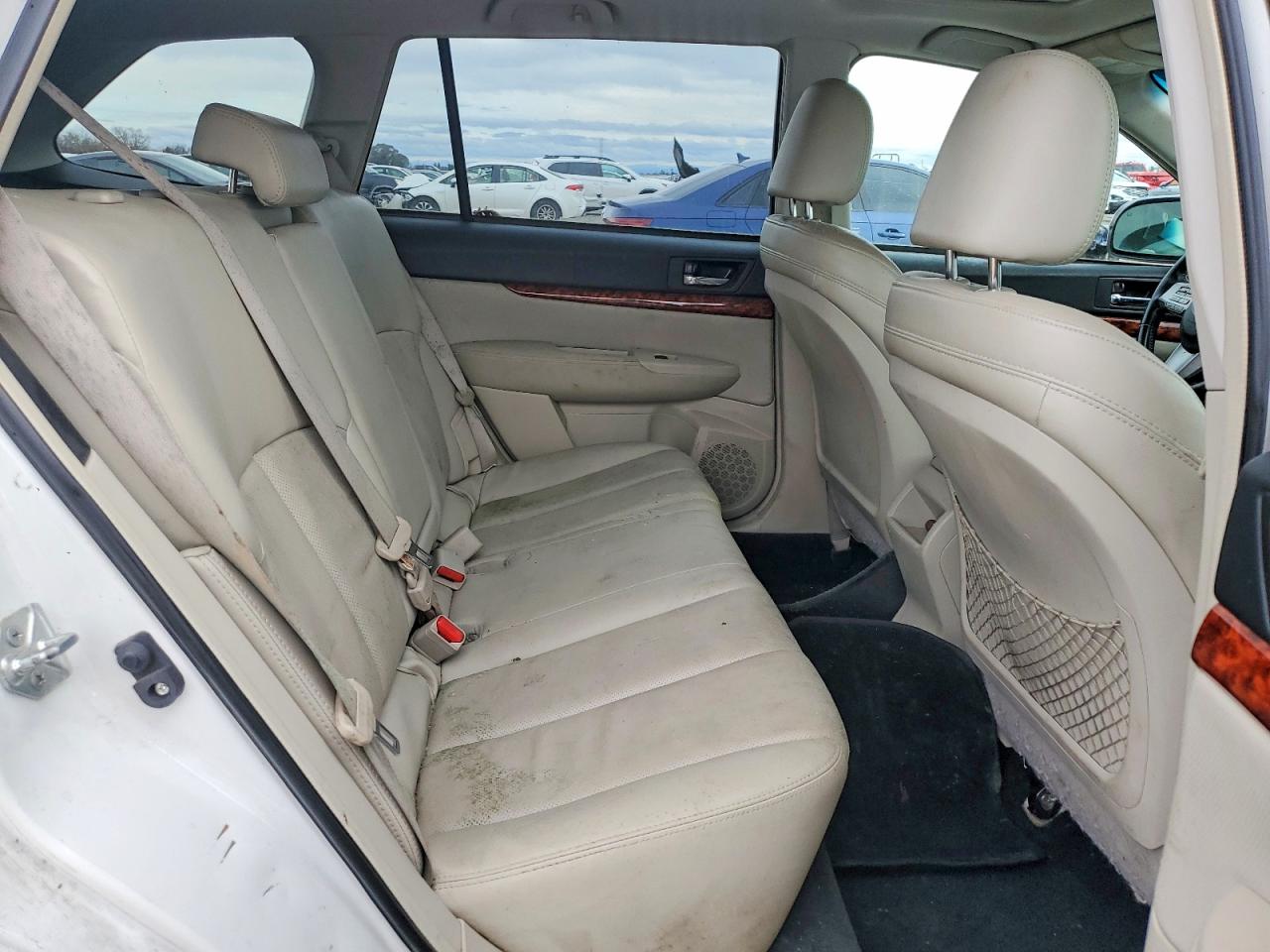 2011 SUBARU OUTBACK photo 11