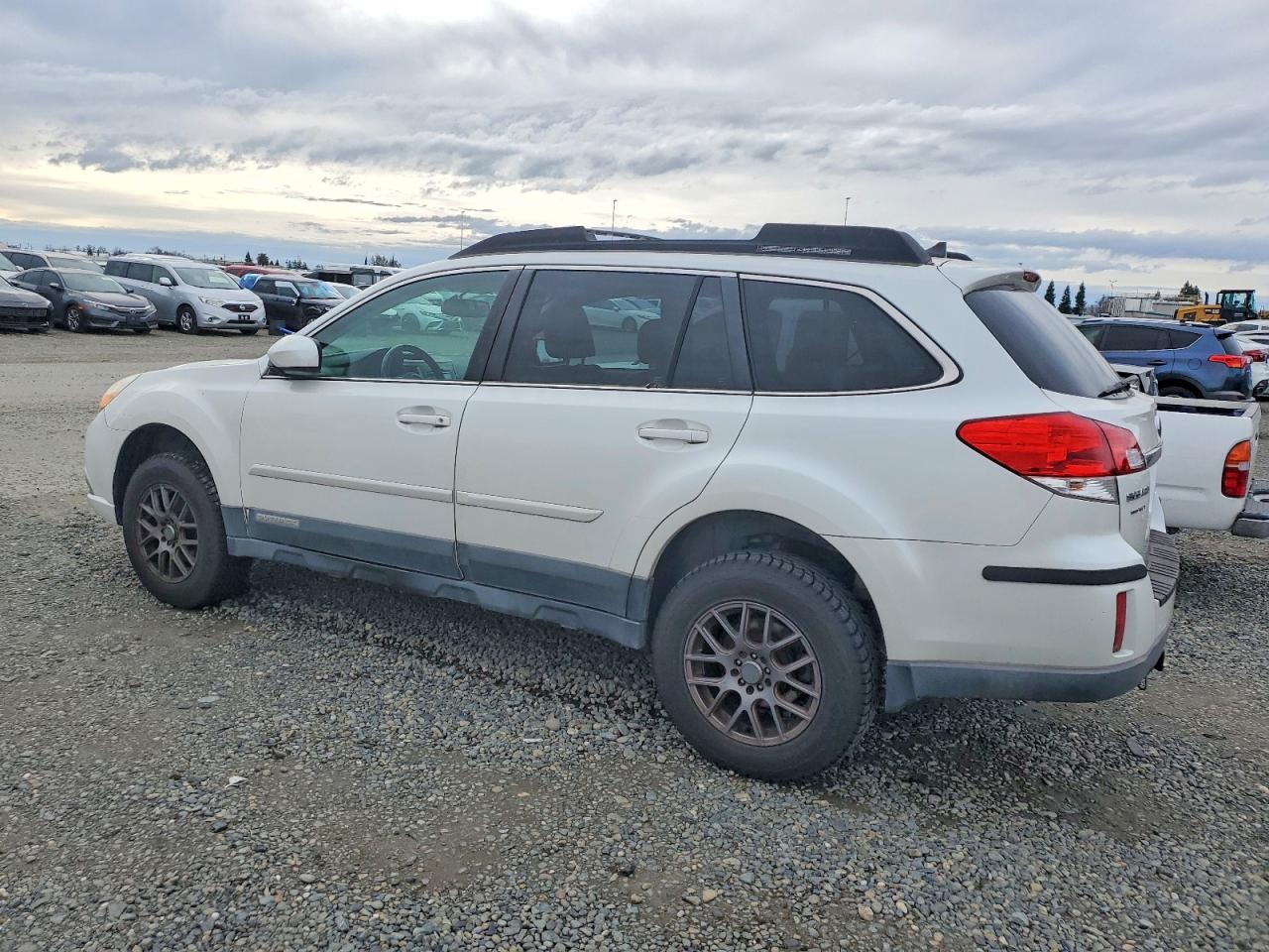 2011 SUBARU OUTBACK photo 2