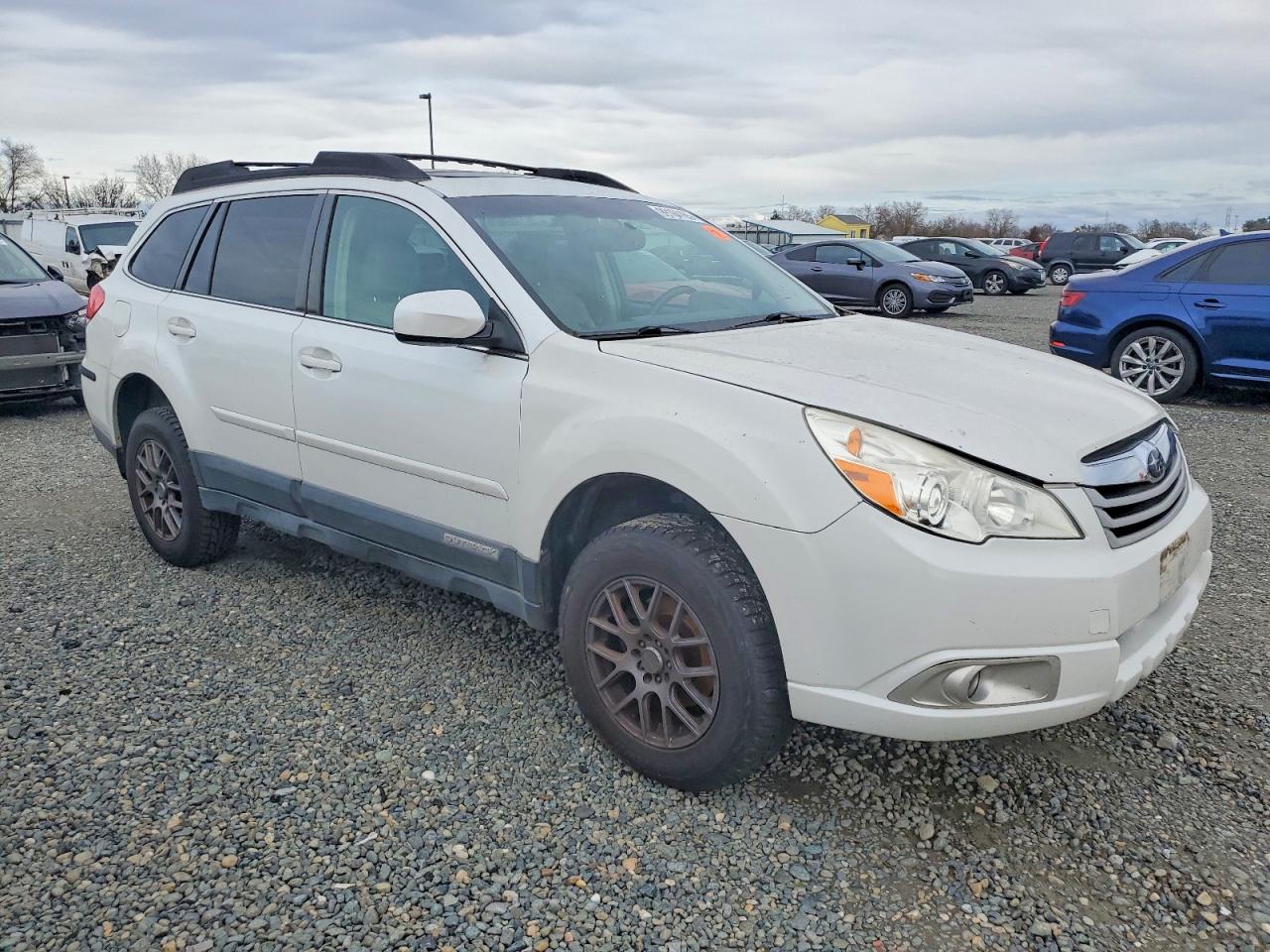 2011 SUBARU OUTBACK photo 4