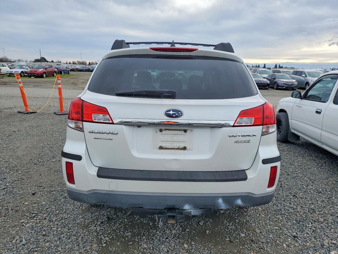 2011 SUBARU OUTBACK photo 6