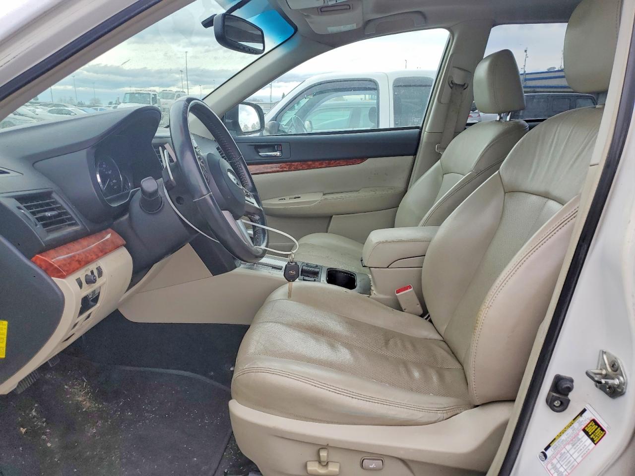 2011 SUBARU OUTBACK photo 7