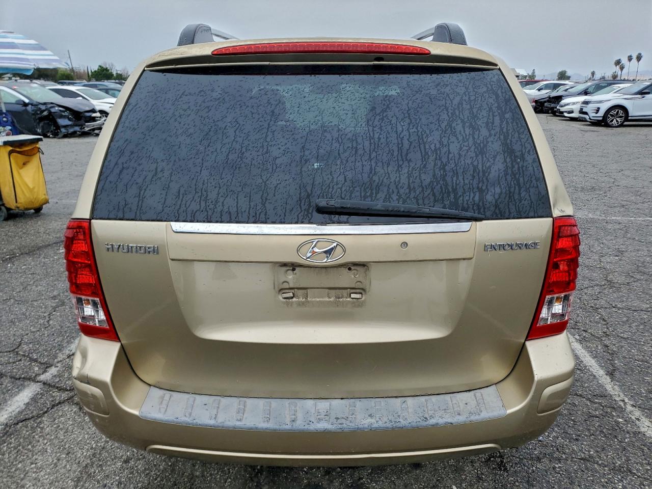 2007 HYUNDAI ENTOURAGE GLS photo 6