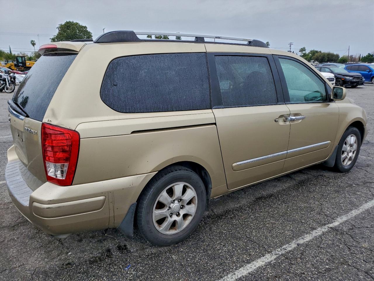 2007 HYUNDAI ENTOURAGE GLS photo 3