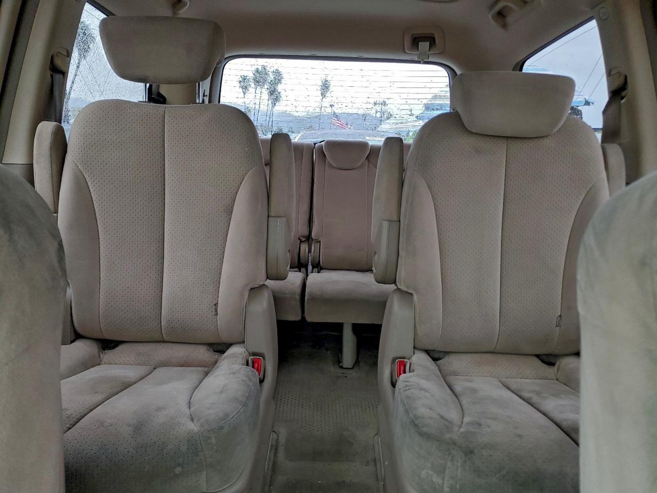 2007 HYUNDAI ENTOURAGE GLS photo 10