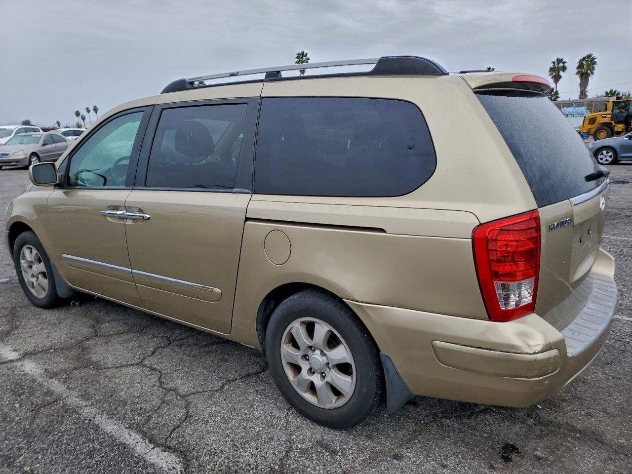 2007 HYUNDAI ENTOURAGE GLS photo 2