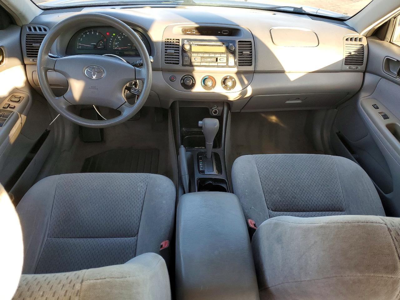 2004 TOYOTA CAMRY LE photo 8
