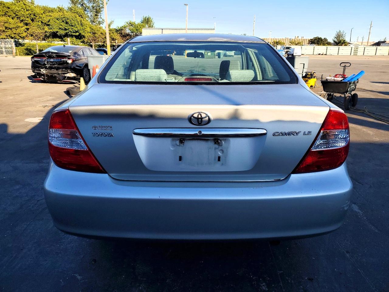 2004 TOYOTA CAMRY LE photo 6