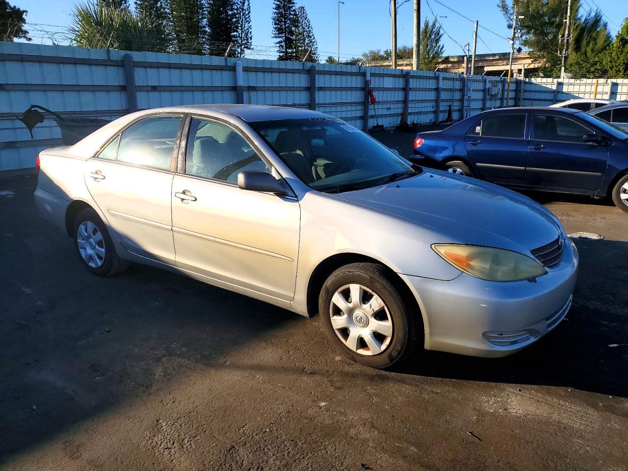 2004 TOYOTA CAMRY LE photo 4