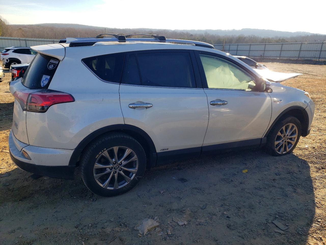 2016 TOYOTA RAV4 HV LIMITED photo 3