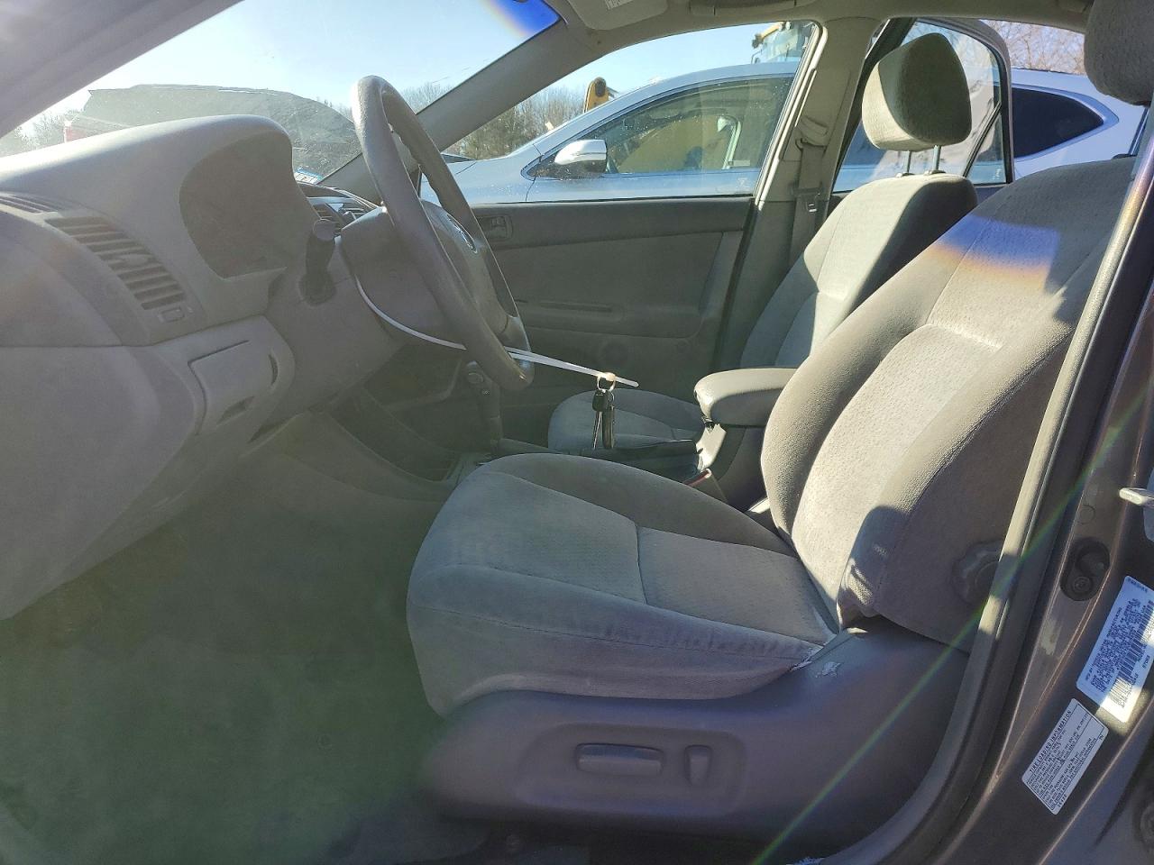 2002 TOYOTA CAMRY LE photo 7