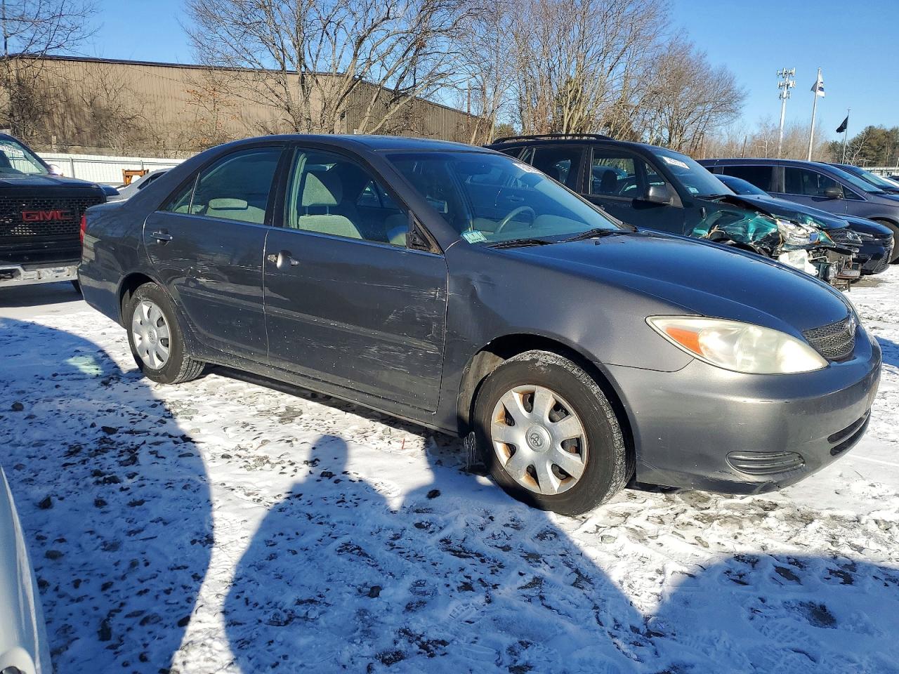 2002 TOYOTA CAMRY LE photo 4