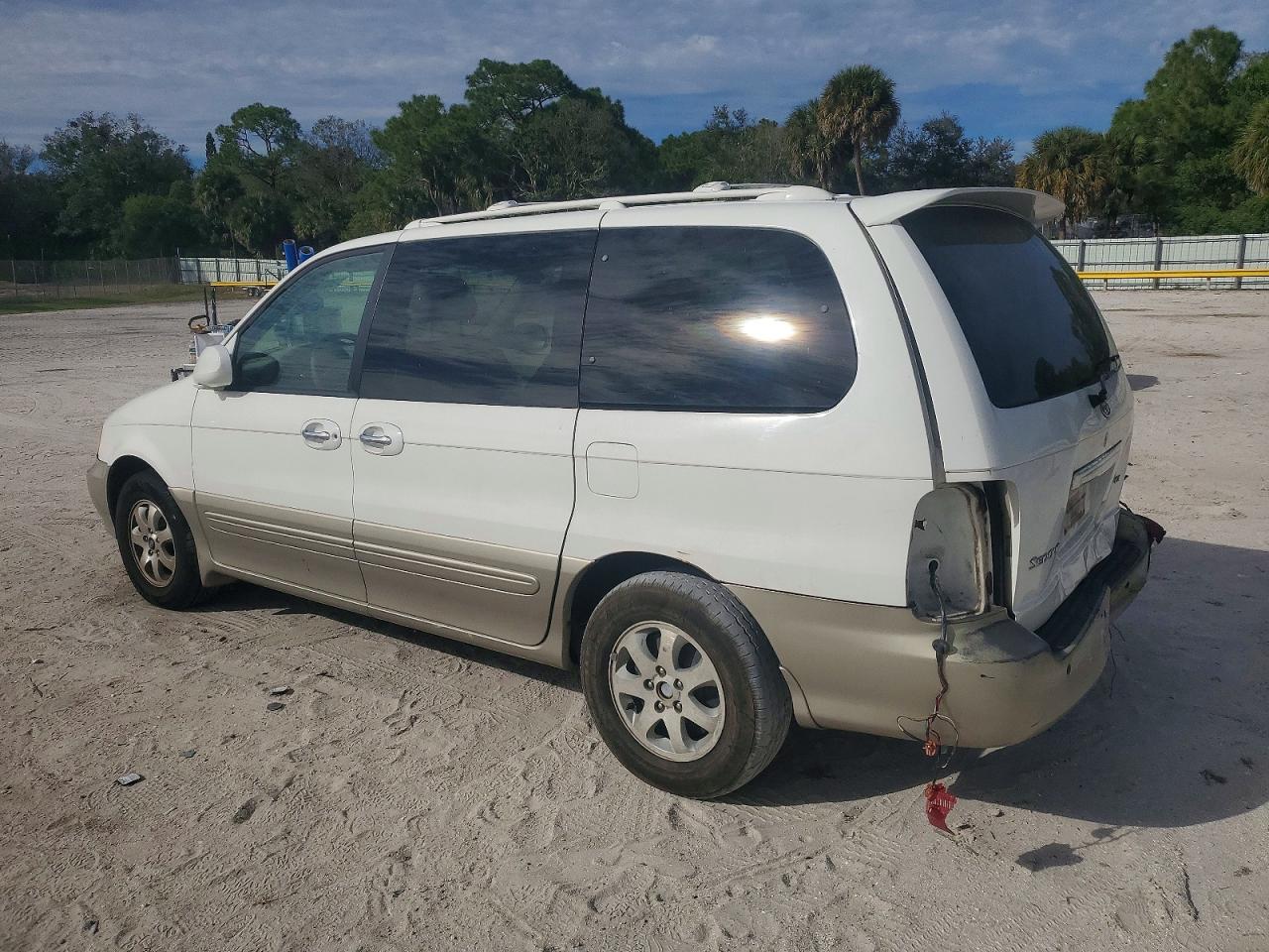 2005 KIA SEDONA EX photo 2