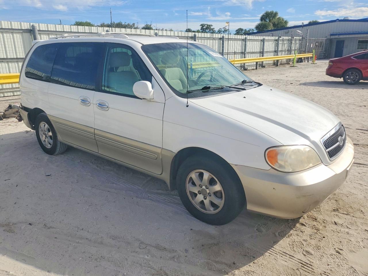 2005 KIA SEDONA EX photo 4