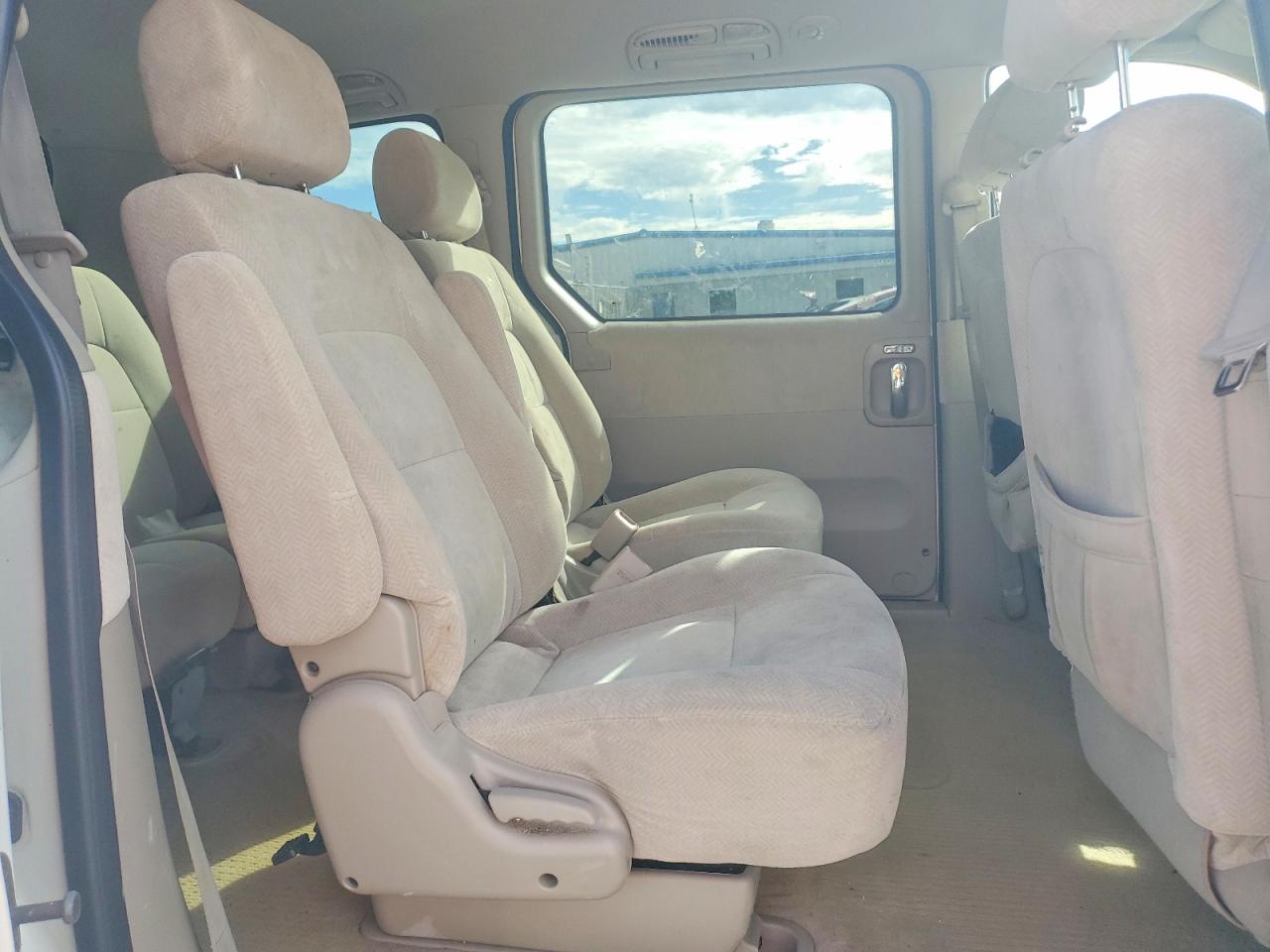 2005 KIA SEDONA EX photo 11