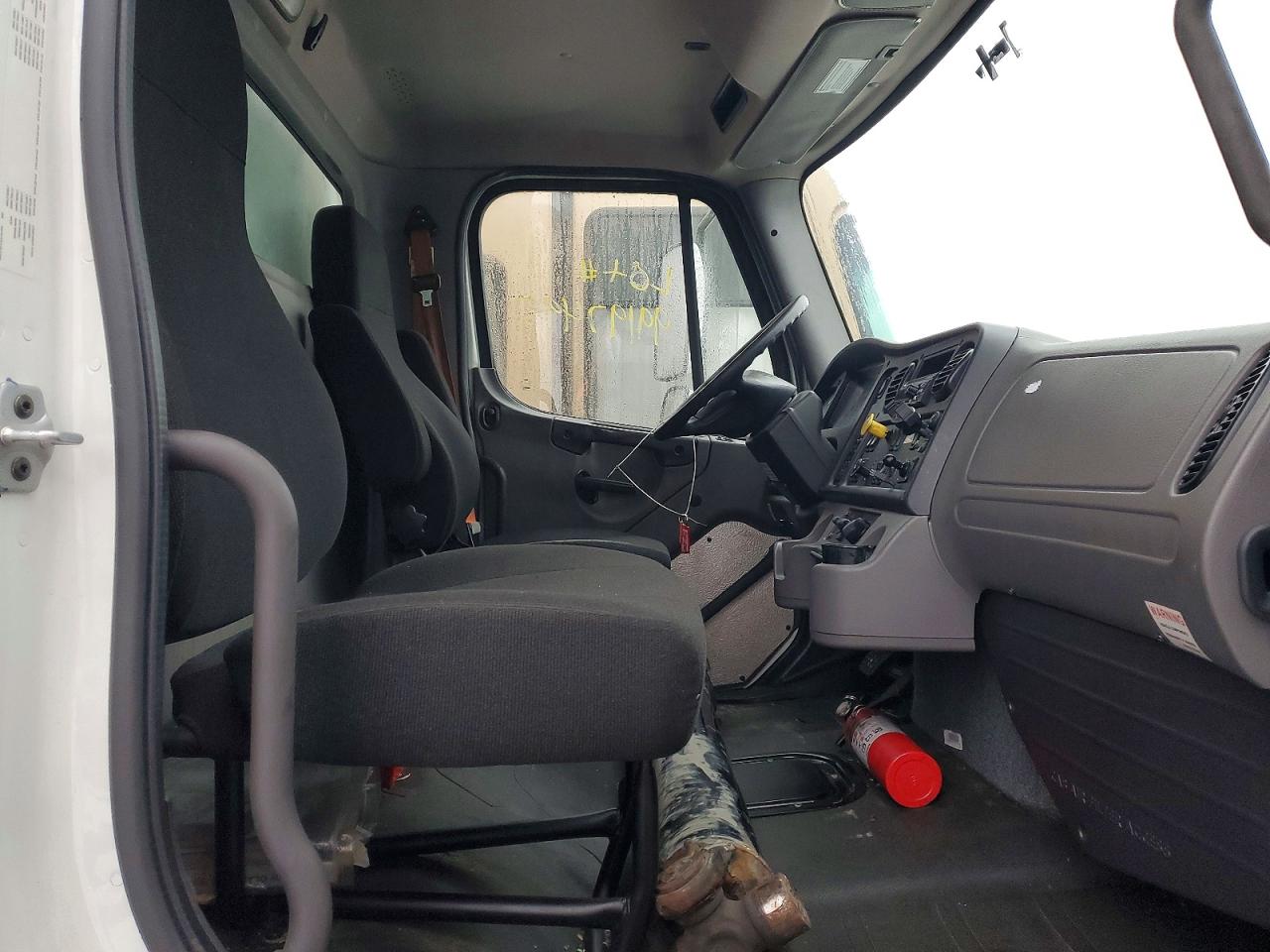 2020 FREIGHTLINER BUSINESS CLASS M2 BOX TRUCK photo 5
