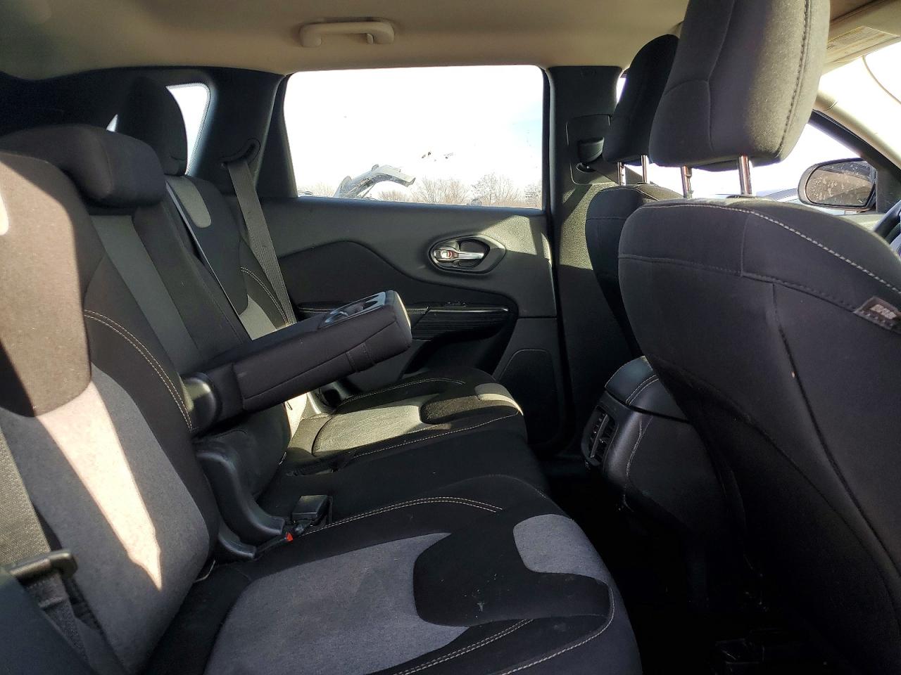 2014 JEEP CHEROKEE LATITUDE photo 11