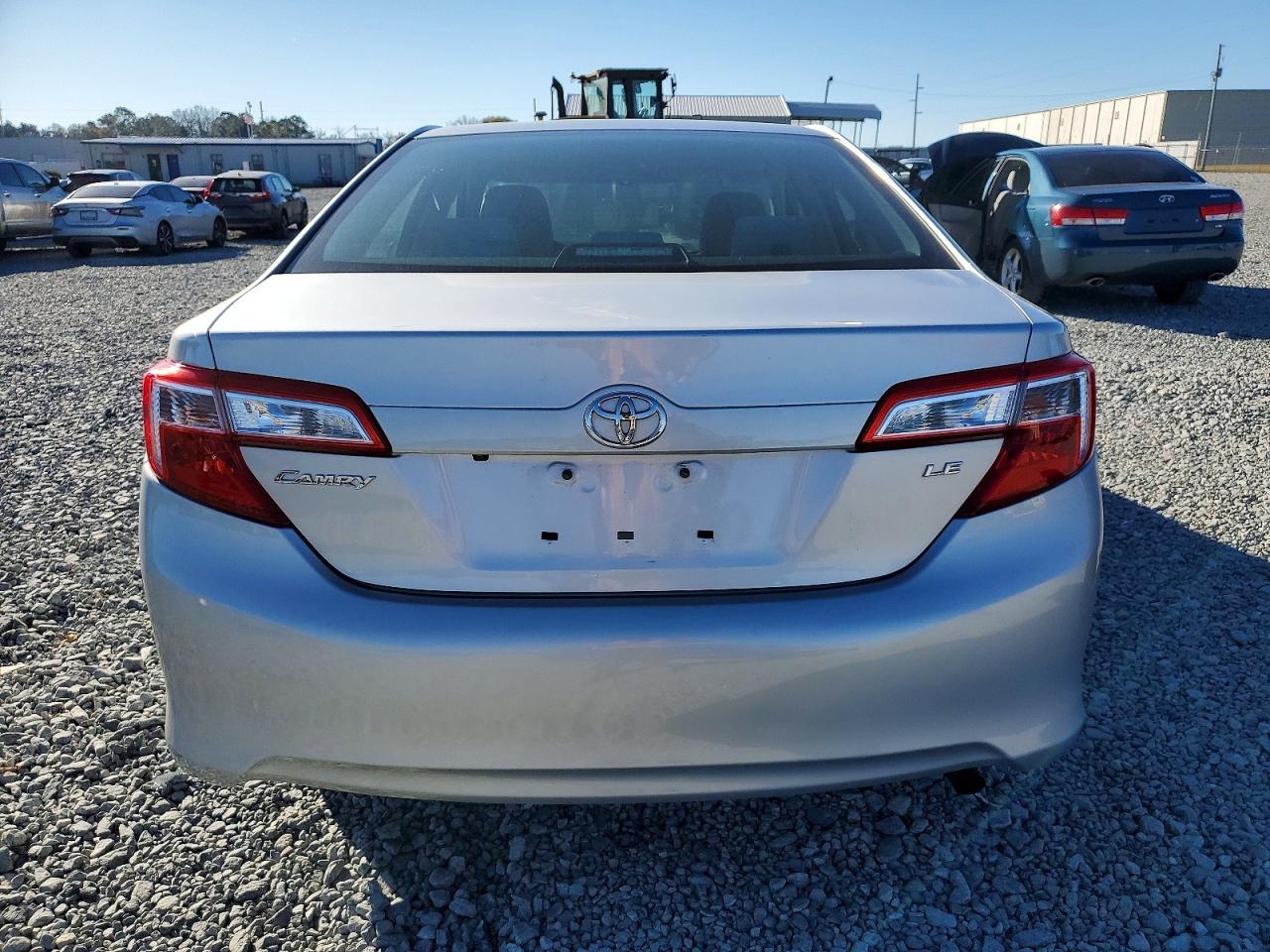 2014 TOYOTA CAMRY L photo 6