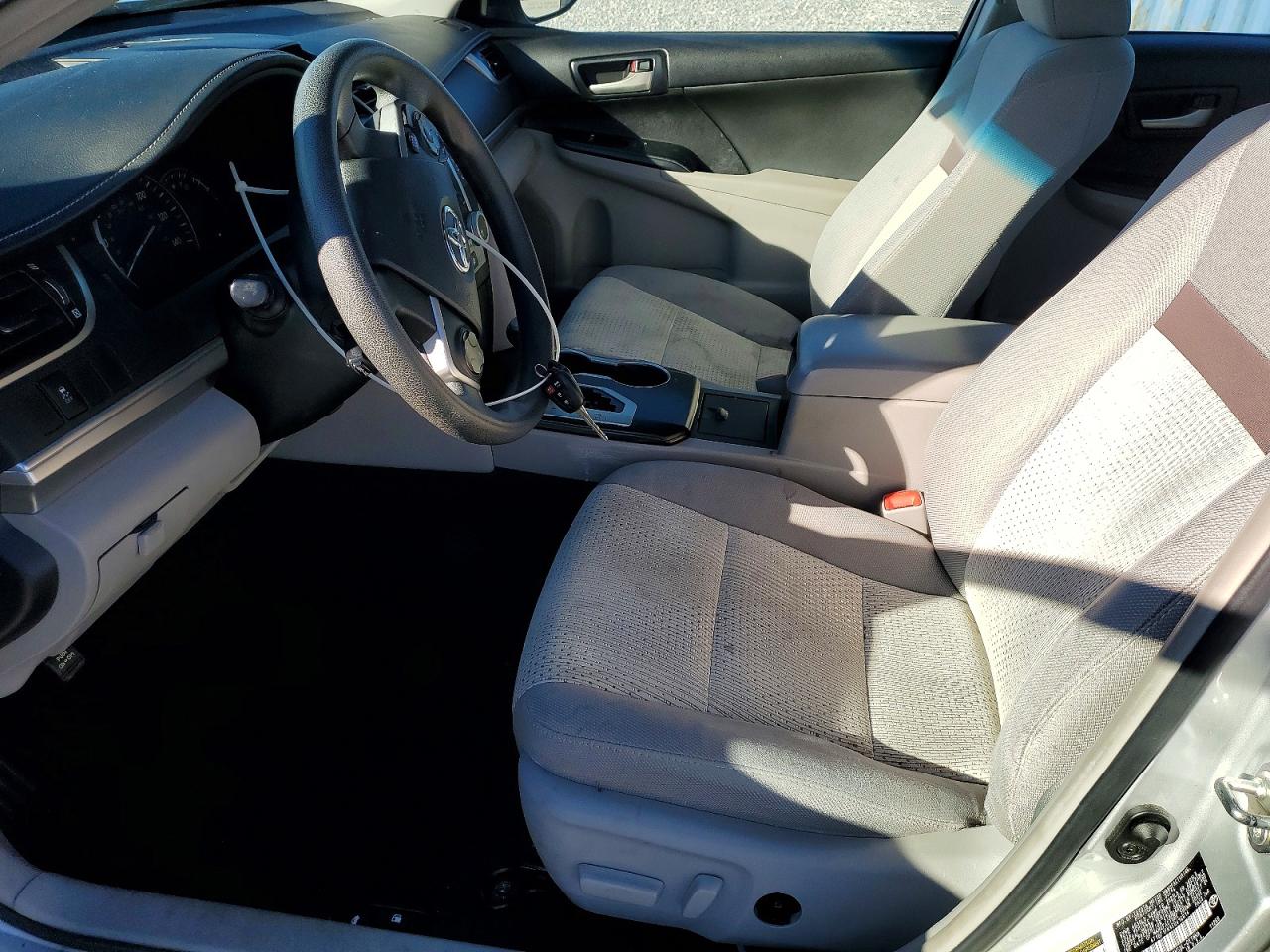 2014 TOYOTA CAMRY L photo 7
