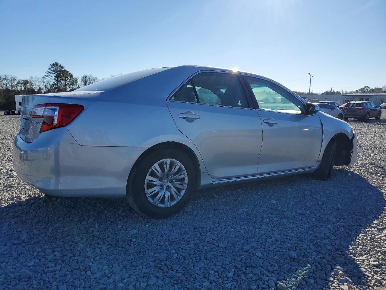 2014 TOYOTA CAMRY L photo 3