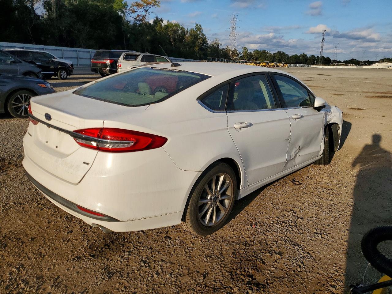 2017 FORD FUSION SE photo 5