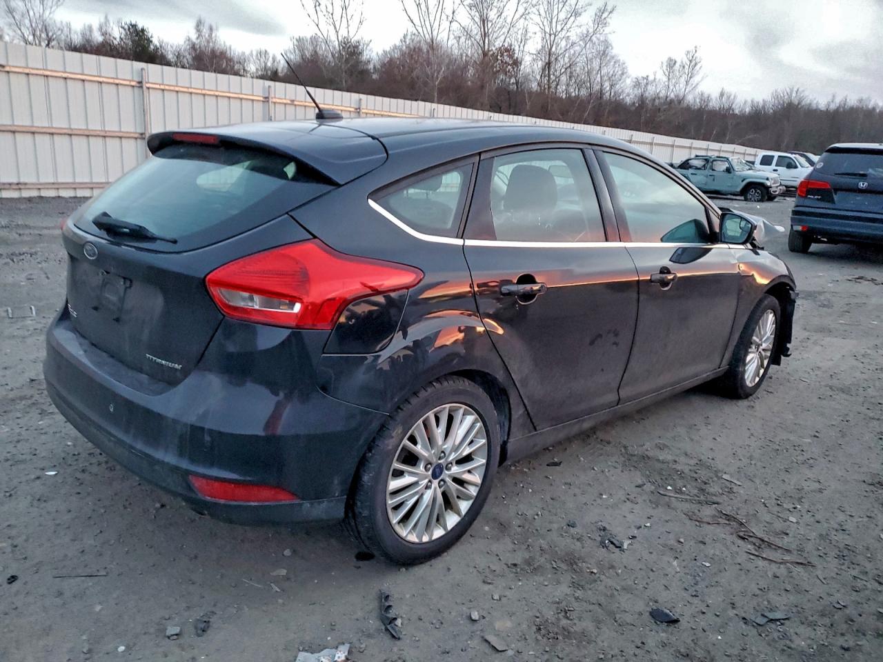 2015 FORD FOCUS TITANIUM photo 3