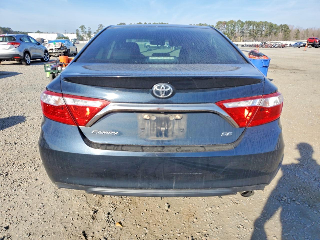 2017 TOYOTA CAMRY LE photo 6