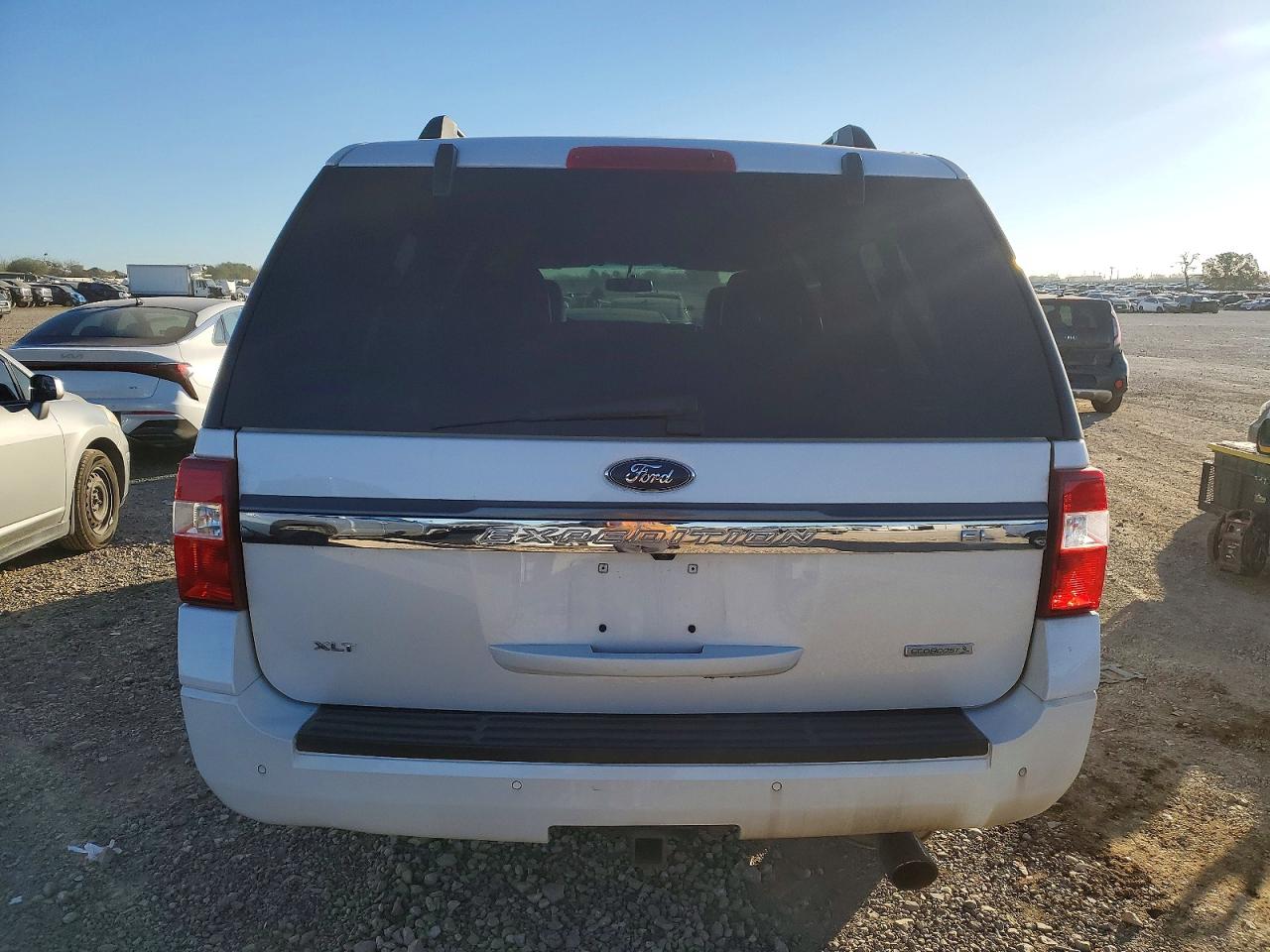 2017 FORD EXPEDITION EL XLT photo 6
