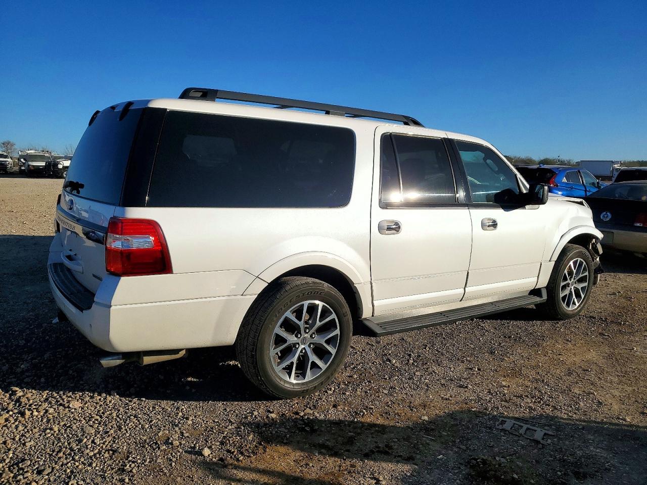 2017 FORD EXPEDITION EL XLT photo 3