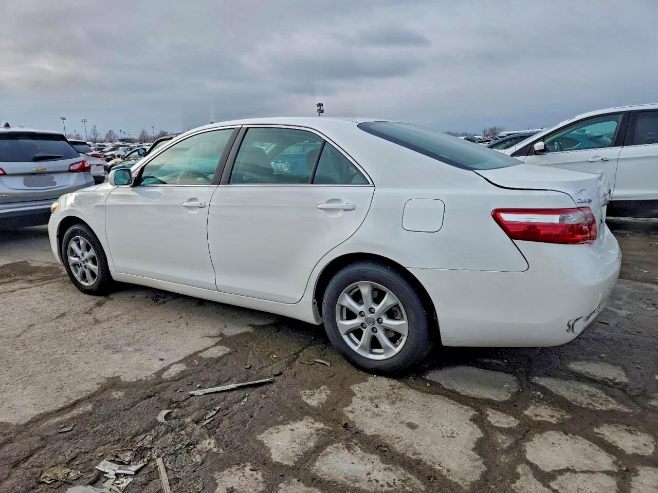 2009 TOYOTA CAMRY BASE photo 2
