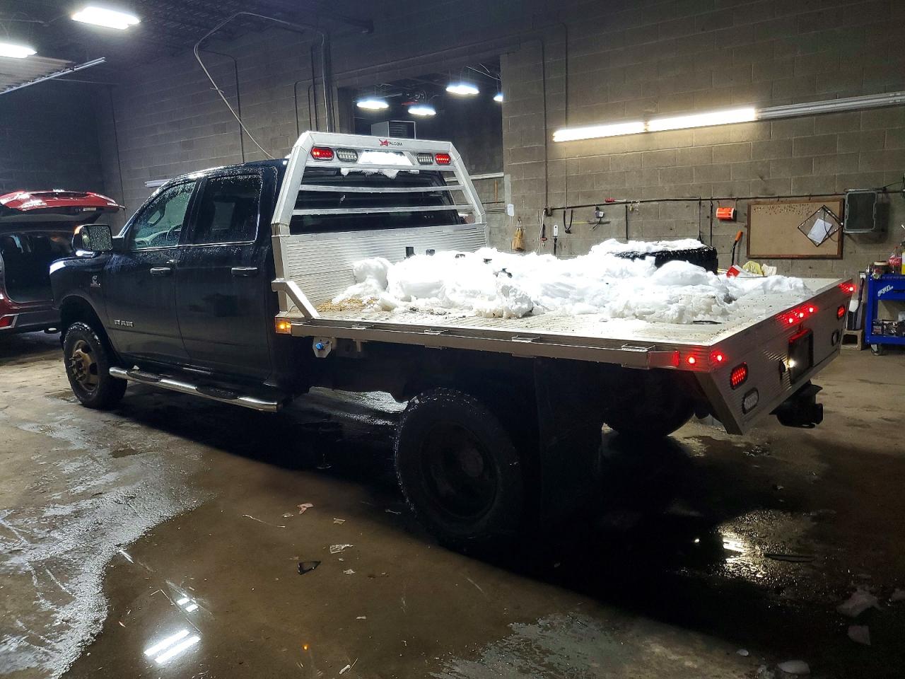 2019 RAM 3500 FLATBED TRUCK photo 3