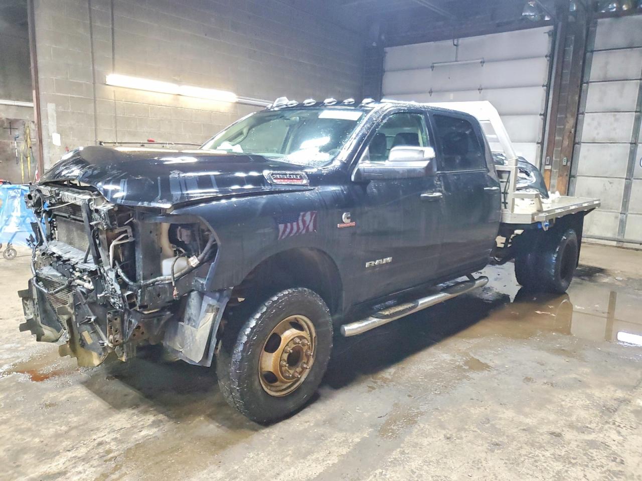 2019 RAM 3500 FLATBED TRUCK photo 2