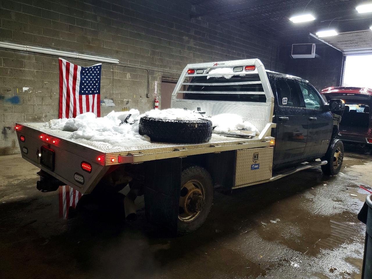 2019 RAM 3500 FLATBED TRUCK photo 4