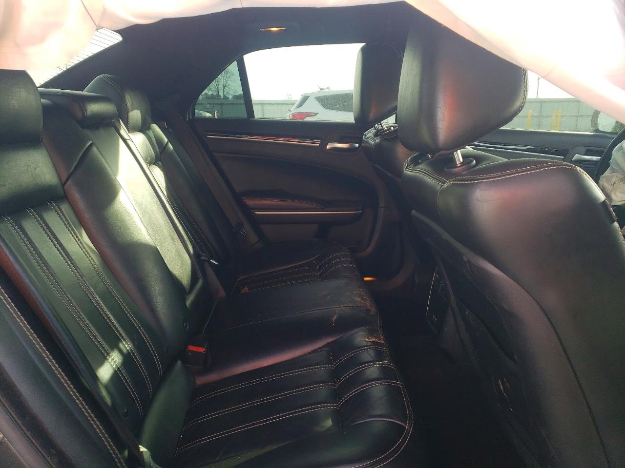 2019 CHRYSLER 300 S photo 10