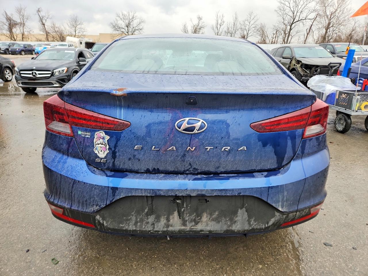 2019 HYUNDAI ELANTRA SE photo 6