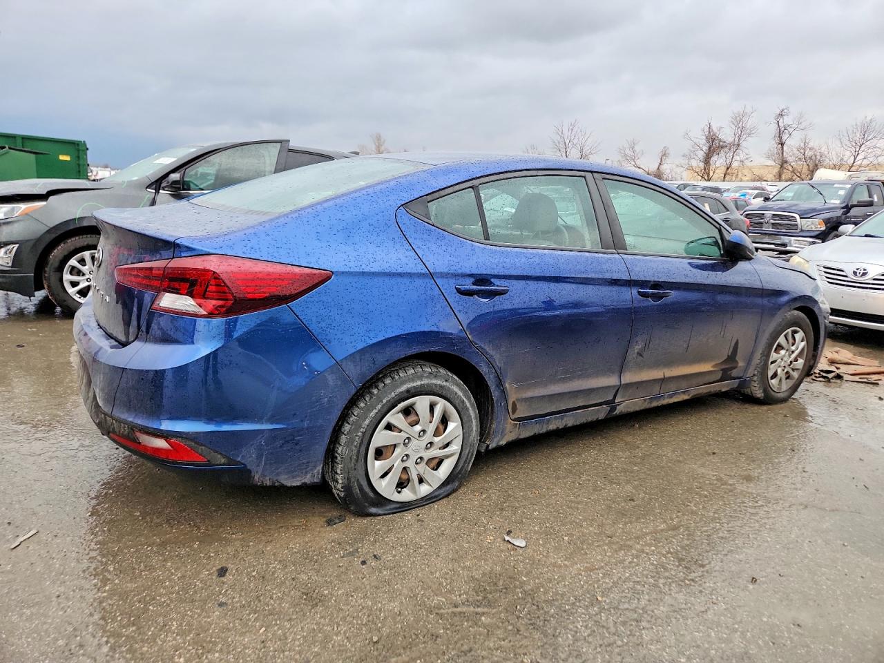 2019 HYUNDAI ELANTRA SE photo 3