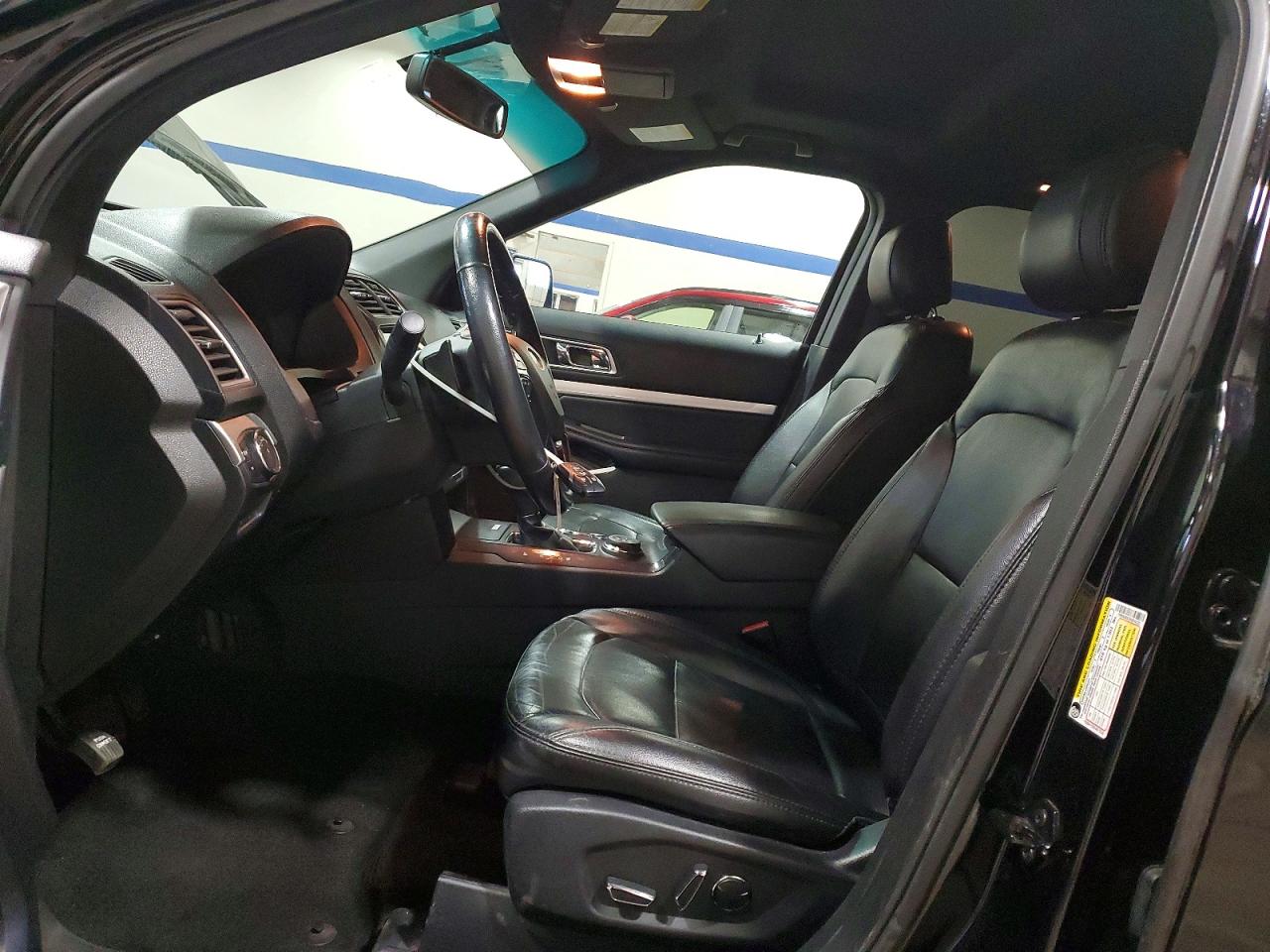 2017 FORD EXPLORER XLT photo 7
