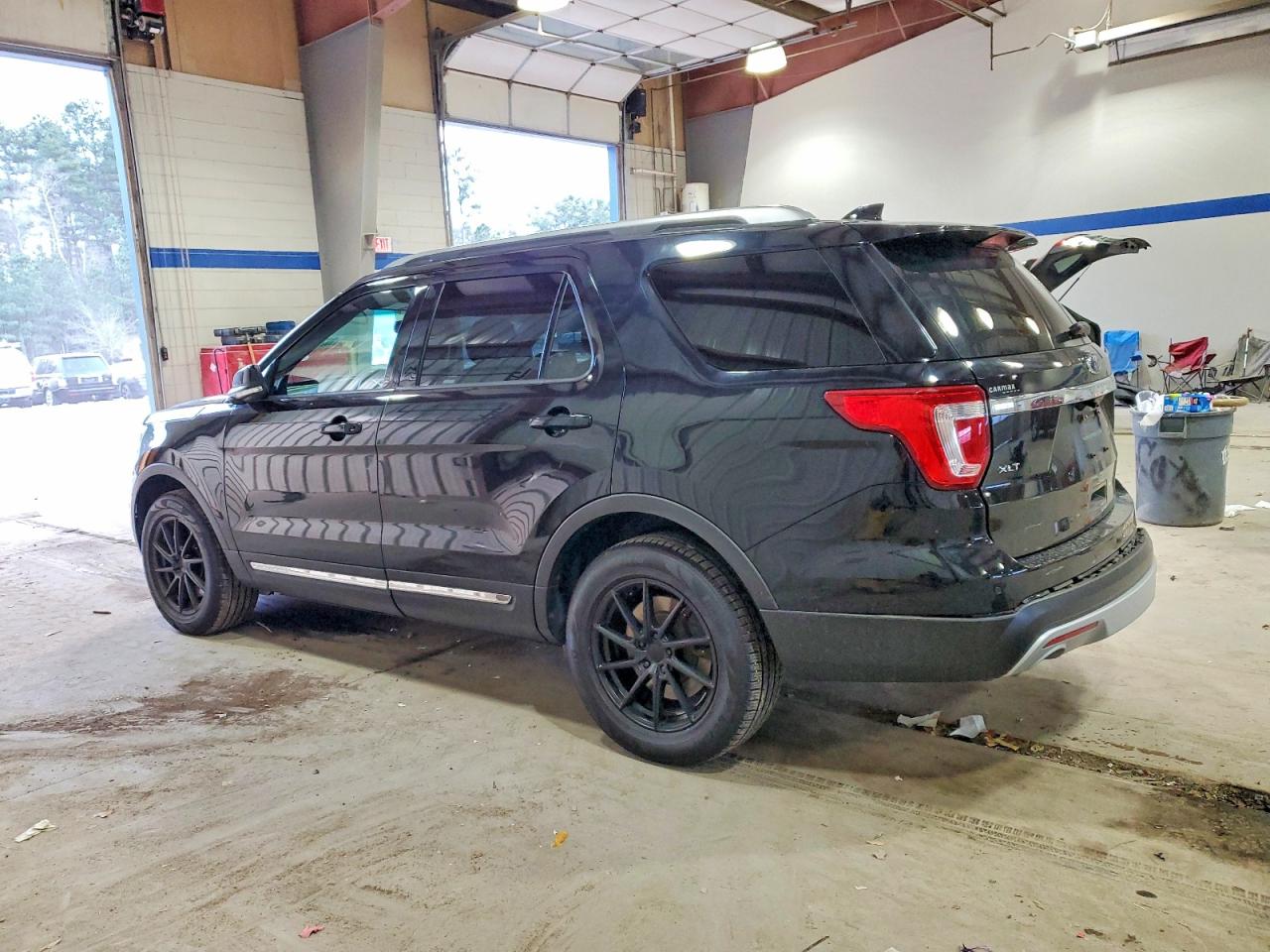 2017 FORD EXPLORER XLT photo 2