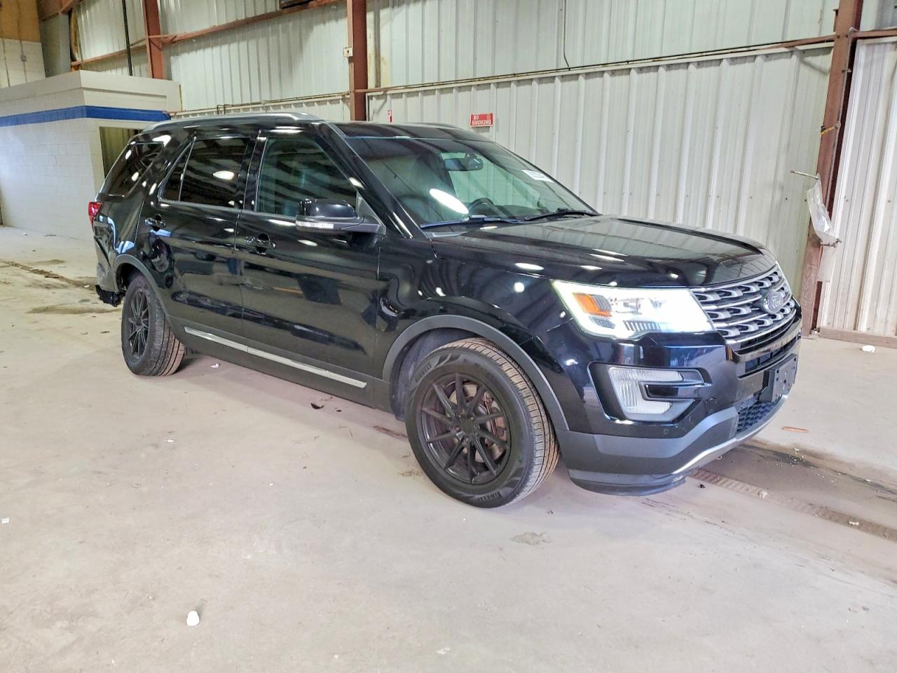 2017 FORD EXPLORER XLT photo 4