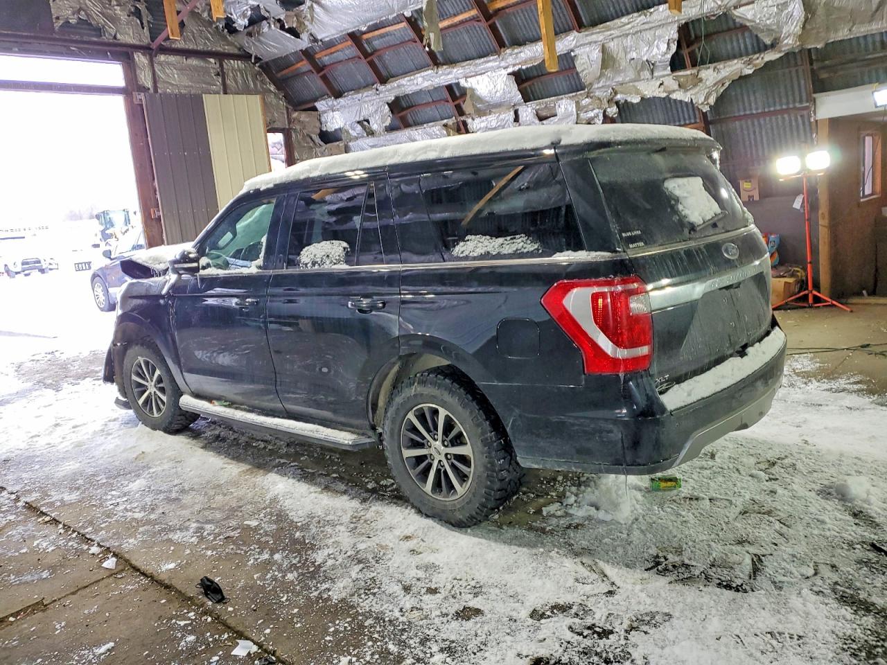2018 FORD EXPEDITION XLT photo 2