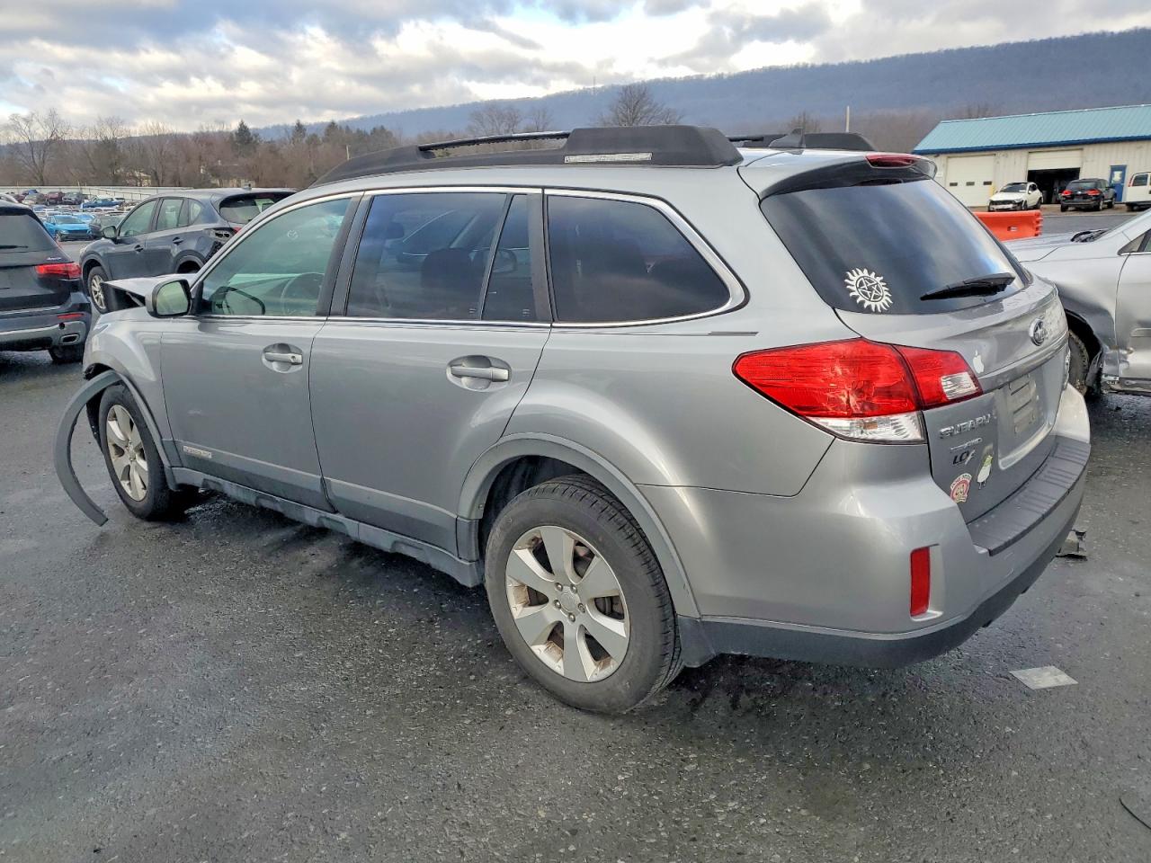 2011 SUBARU OUTBACK 2.5I LIMITED photo 2