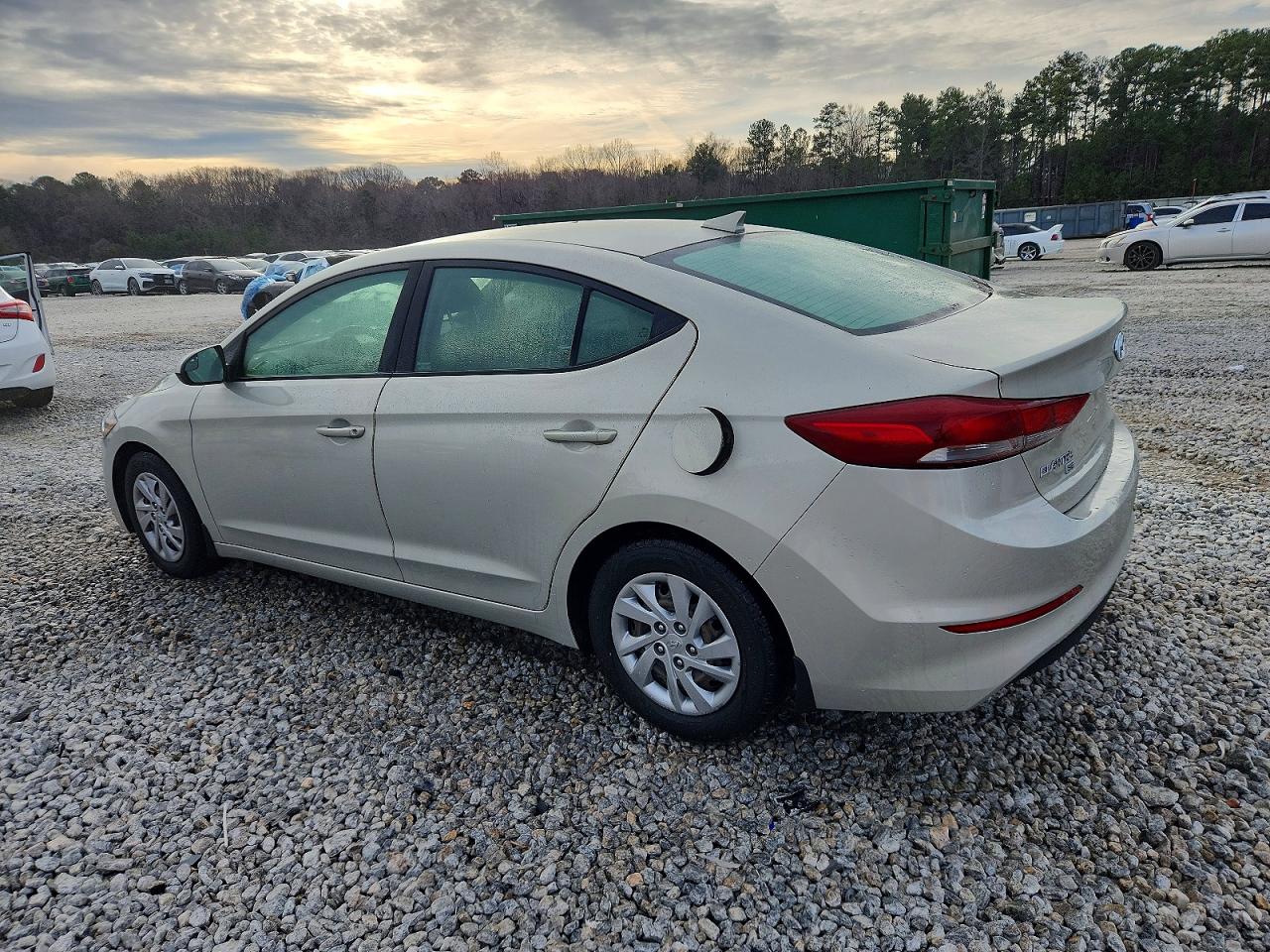 2017 HYUNDAI ELANTRA SE photo 2