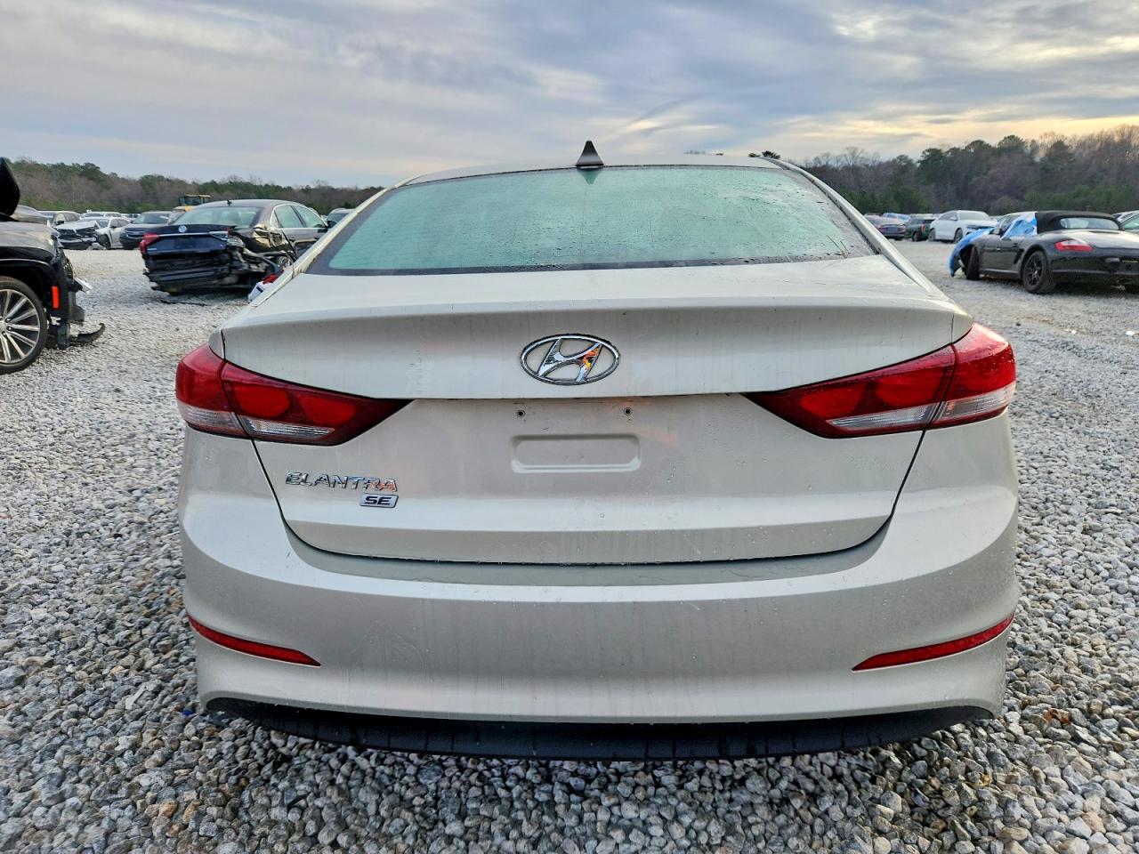 2017 HYUNDAI ELANTRA SE photo 6