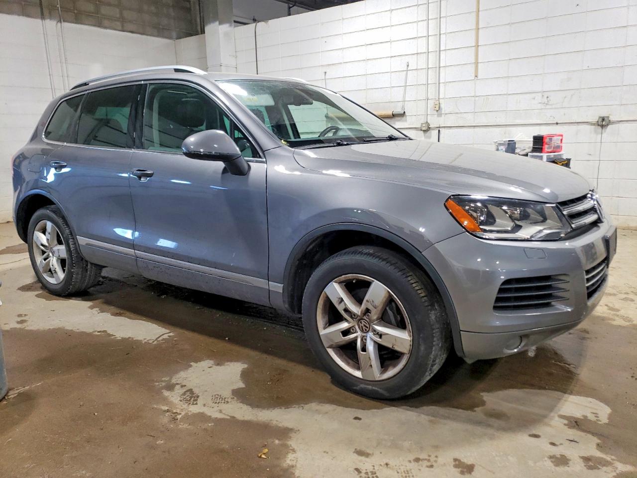 2011 VOLKSWAGEN TOUAREG V6 photo 4
